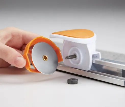 Fiskars - Combo Rotary Cutter & Ruler - Rulleskæremaskine - 61X15 CM - 9513