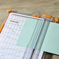 Fiskars - Skæremaskine - Surecut Paper Trimmer - 30X37 CM - 4153