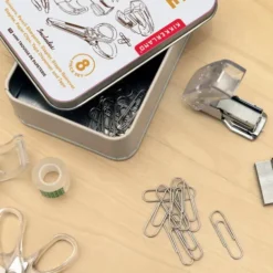 Kikkerland - Office Kit Inkl. Hæftemaskine, Klammer, Tape, Saks