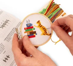 Korssting Broderi Kit - Kat - Mini - Kikkerland
