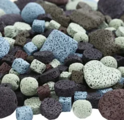 Lavaperlemix - Str. 6-37 MM - Hulstr. 1+2 MM - Indhold Kan Variere - Assorterede Farver - 20 Strenge