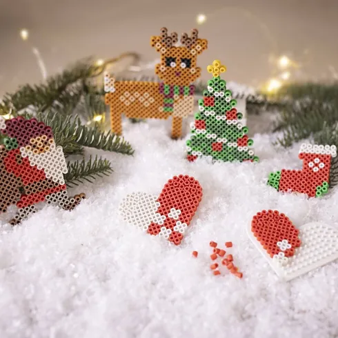Rør Perler Julepynt DIY Kit - Julesok - Julehjerte - Juletræ Og Rensdyr - Nabbi Biobeads